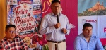Venta de pitayas y productos artesanales en feria de Puebla