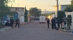 Patrullas y peritos afuera de vivienda en Atlangatepec