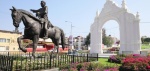 Arco de Loreto con escultura de Ignacio Zaragoza en Puebla