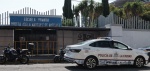 Policías afuera de una escuela en Infonavit La Rosa