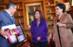 Foto: Cortesía Lorena Cuéllar recibe reconocimiento de Líder In.