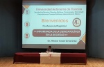 Foto: Cortesía Héctor Ortiz durante conferencia sobre ciencia política en la UATx.