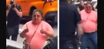 Policías de Nueva York enfrentan a una mujer armada en Times Square.