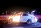 Vehículo Nissan Tiida dañado tras accidente