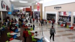 Foto: Cortesía Trabajadores de limpieza de Plaza Apizaco laboran sin cobrar tras cambio de administración