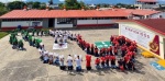 Foto: Cortesía Jóvenes forman un mosaico con símbolos de México.