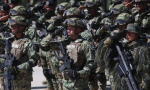 Más de mil elementos de la Marina de México participaron en ejercicios militares internacionales realizados en Estados Unidos y Panamá durante 2026. Sin embargo, los informes que la Secretaría de Marina (Semar) entregó al Senado sobre los resultados de esas operaciones fueron clasificados como información reservada.  La decisión fue difundida en la Gaceta del Senado el 22 de septiembre y alcanza a los reportes relacionados con RIMPAC 2026, FLEETEX 250, la Revista Naval Internacional 250 (INR 250) y PANAMAX 2026. Las autorizaciones oficiales confirman que fueron mil 73 marinos los enviados al extranjero entre junio y agosto.  [[READMORE]]  Mil 73 marinos mexicanos participaron en ejercicios internacionales  El contingente mexicano fue distribuido en diferentes ejercicios multinacionales. El grupo más numeroso, de 536 elementos, participó en RIMPAC 2026, realizado del 24 de junio al 31 de julio alrededor de las islas de Hawái.  De acuerdo con el Diario Oficial de la Federación (DOF), ese personal fue autorizado para salir del país y participar en el ejercicio a bordo de los buques ARM Usumacinta y ARM Juárez, con armamento y equipo táctico.  Otros 415 elementos participaron en FLEETEX 250, desarrollado del 15 al 30 de junio en la Estación Naval de Norfolk, Virginia. Posteriormente, ese mismo contingente intervino en la Revista Naval Internacional 250, celebrada del 1 al 8 de julio en Nueva York.  El tercer grupo estuvo integrado por 122 marinos, quienes participaron en PANAMAX 2026, en Panamá, del 3 al 14 de agosto, a bordo del ARM Jalisco. Las tres autorizaciones publicadas en el DOF suman los mil 73 elementos.  El Senado había solicitado informes sobre los resultados  Las autorizaciones para permitir la salida de los contingentes establecieron que la Secretaría de Marina debía presentar un informe sobre los resultados de cada ejercicio dentro de los 30 días hábiles posteriores a su conclusión.  Los documentos fueron entregados al Senado, pero posteriormente fueron clasificados como información reservada, por lo que su contenido no quedó disponible para consulta pública.  La clasificación fue sustentada en el artículo 112 de la Ley General de Transparencia y Acceso a la Información Pública, que contempla supuestos relacionados con materias como seguridad nacional, defensa y relaciones internacionales.  La reserva adquiere especial interés porque, según la periodista Leticia Robles de la Rosa, sería la primera ocasión en que los reportes de este tipo de adiestramientos de la Semar son reservados. Esa afirmación corresponde a su reporte sobre los documentos difundidos el 22 de septiembre.  ¿Qué ejercicios realizaron los marinos mexicanos?  RIMPAC 2026 fue el despliegue con mayor participación mexicana. El ejercicio reunió a fuerzas de 30 países y más de 30 mil participantes, además de buques, submarinos y aeronaves de diferentes naciones.  La Marina estadounidense informó que durante cinco semanas se realizaron más de 500 eventos de entrenamiento marítimo, más de 2 mil 400 salidas aéreas y más de 5 mil simulacros operacionales.  Las actividades incluyeron guerra antisubmarina, ataques marítimos, defensa aérea y antimisiles, operaciones anfibias y ejercicios de logística. También se desarrolló una simulación de combate para evaluar la capacidad de las fuerzas participantes para actuar de manera conjunta.  Estados Unidos sí difundió un balance general de RIMPAC  Mientras los informes específicos entregados por la Semar al Senado permanecen reservados, la Marina de Estados Unidos publicó información general sobre RIMPAC 2026.  El balance estadounidense permite conocer la dimensión del ejercicio, aunque no sustituye los informes mexicanos sobre los resultados concretos de la participación de la Armada de México.  Así, mientras existe información pública sobre las actividades generales realizadas en Hawái, los detalles específicos de la participación mexicana y los resultados reportados por la Semar al Legislativo no están disponibles públicamente debido a la clasificación de reserva.