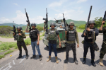 Foto: Cortesía Policías de Ecuador durante operativo contra banda ligada al CJNG