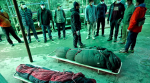 Foto: Cortesía Rescatistas buscan personas tras una avalancha en Nepal.