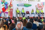 Foto: Cortesía Jóvenes y autoridades rehabilitan la pista de El Chatlal en Zacatelco.
