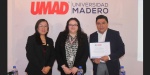 Foto: Cortesía Especialistas y estudiantes de UMAD durante conferencia sobre IA y turismo.