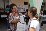 Teresa Alfaro entrega apoyos alimentarios en comunidades de Cuautlancingo