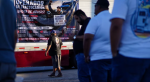Transportistas bloquean garita comercial de Mexicali