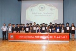 Foto: Cortesía Graduados de la UATx durante ceremonia en el Teatro Universitario.