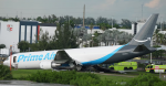 Avión de carga de Amazon accidentado en Miami.